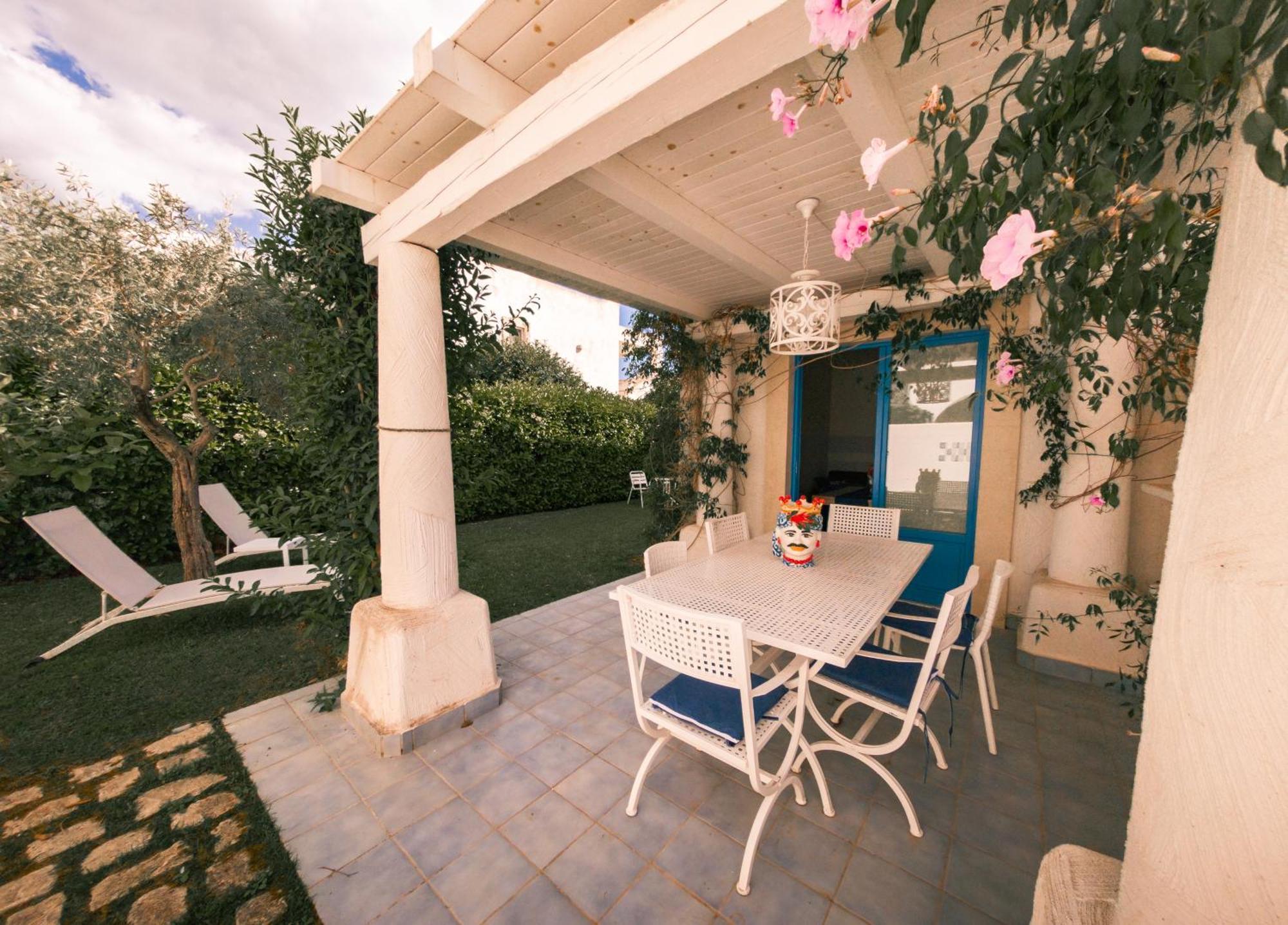 Blu Cobalto Aparthotel Ispica Bagian luar foto